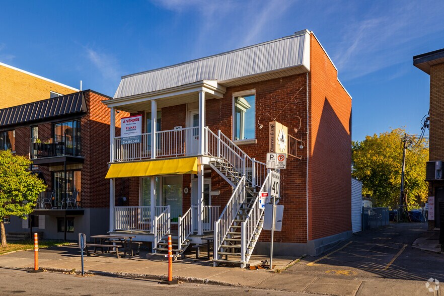 Primary Photo Of 97 Rue Saint-Sylvestre, Longueuil Storefront Retail Residential For Sale