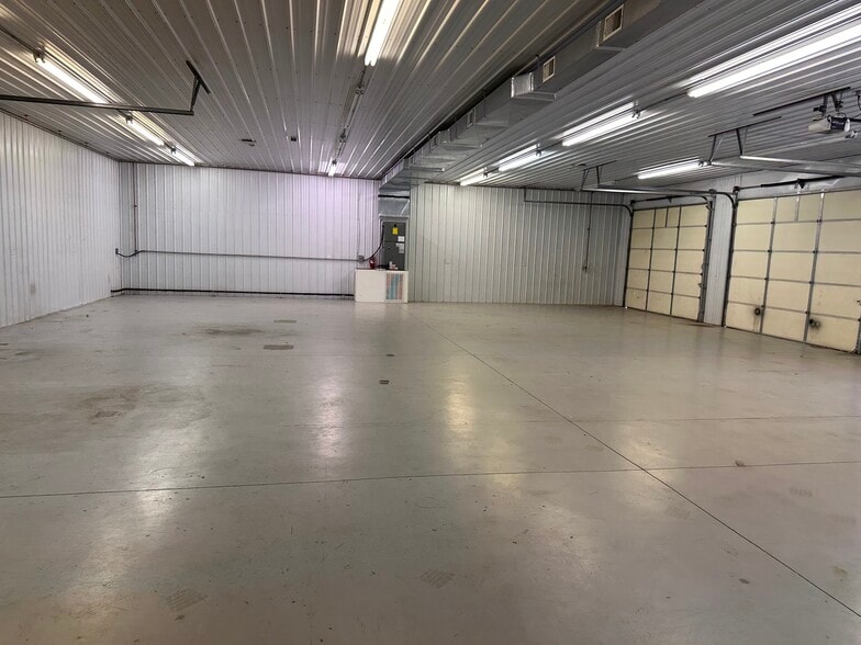 More Photos Of 1811 Alpine Dr, Clarksville Light Manufacturing For Lease