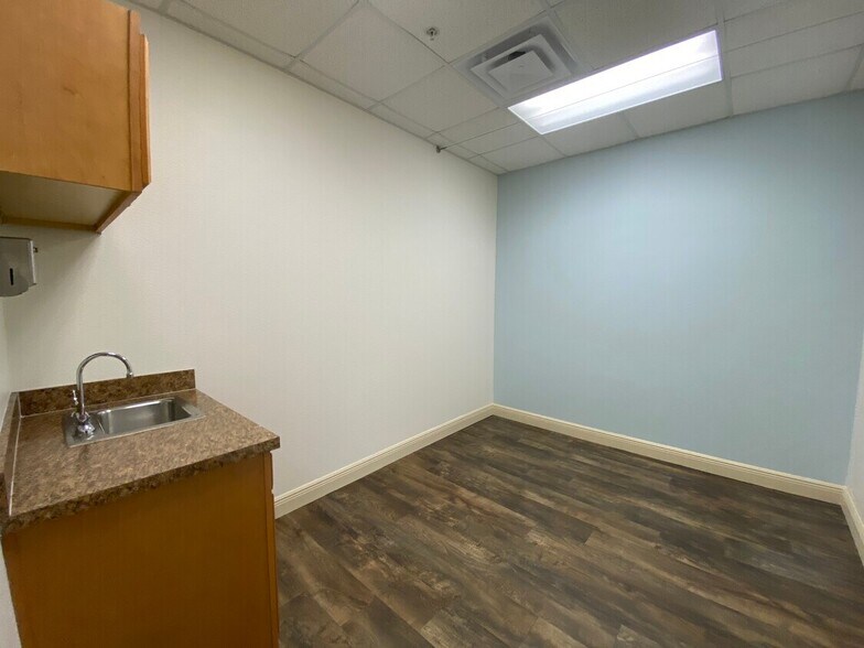 More Photos Of 733 & 737 County Road 466, Lady Lake Medical For Sale