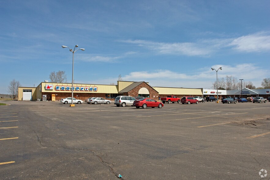 More Photos Of 860-888 N Van Dyke Rd, Almont Unknown For Lease