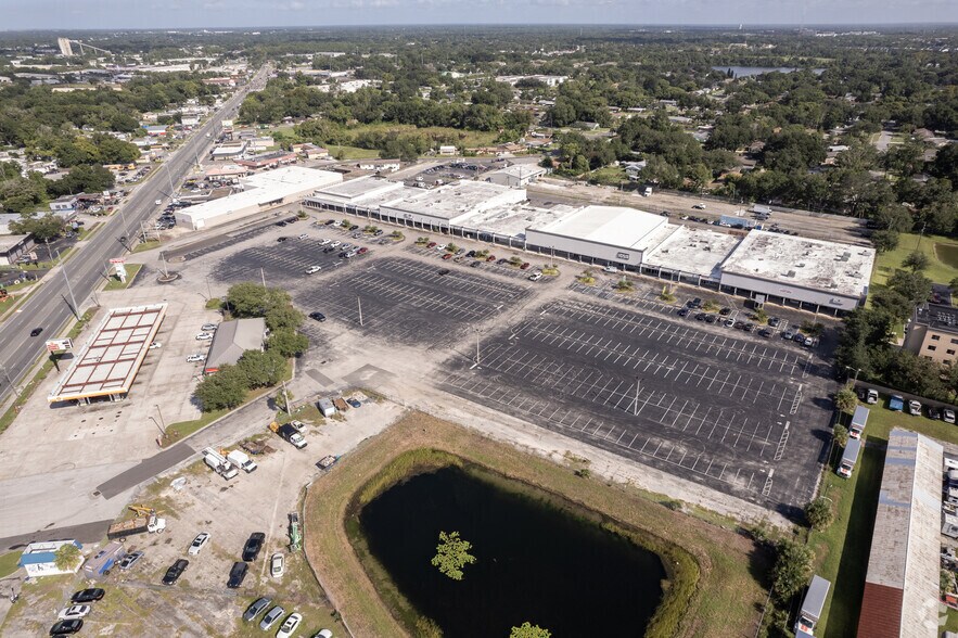 More Photos Of 5019-5087 Edgewater Dr, Orlando General Retail For Lease