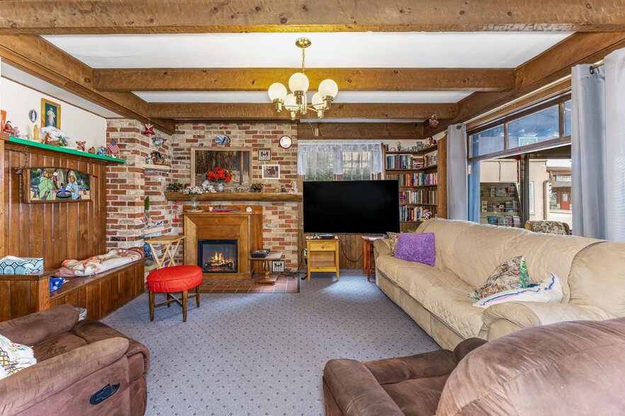 More Photos Of 309 E Wall St, Eagle River Hotel For Sale