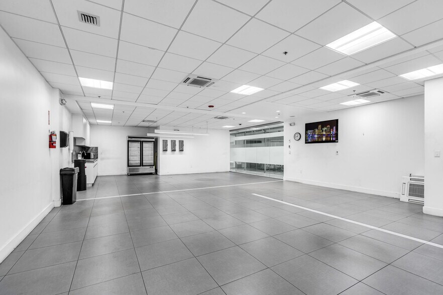 More Photos Of 12800 NW 38th Ave, Opa Locka Warehouse For Lease