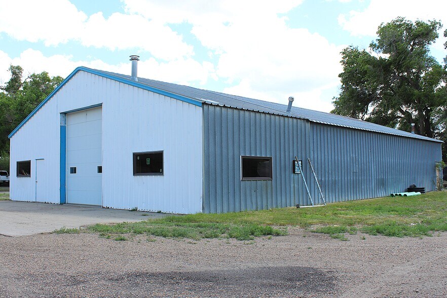 More Photos Of 404 S Anderson Ave, Glendive Distribution For Sale