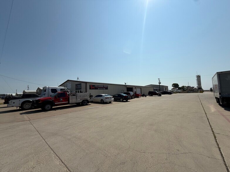 More Photos Of 5435 Old Granbury Rd, Granbury Unknown For Lease