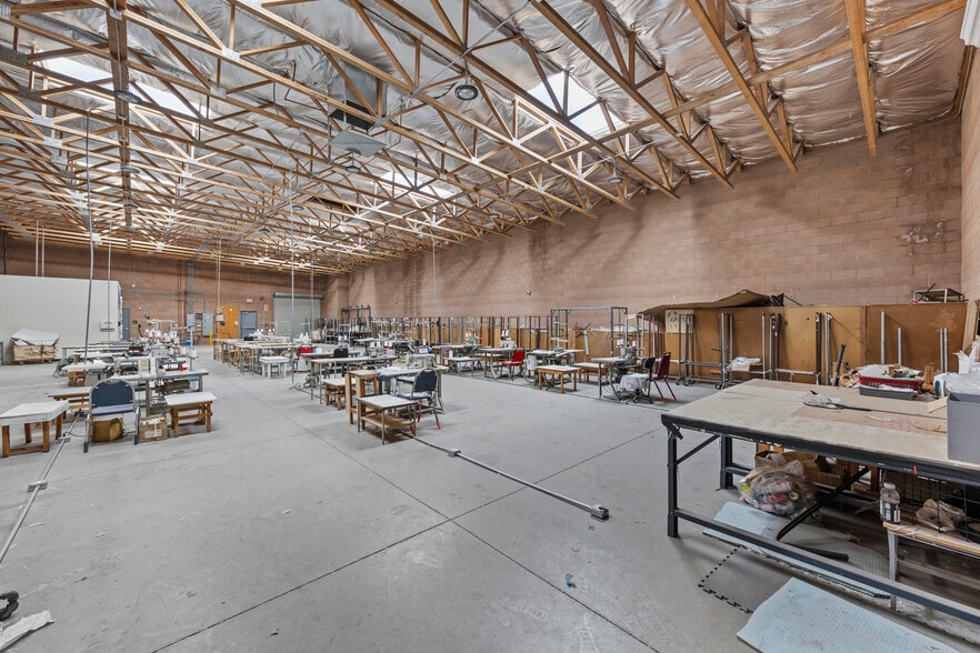 More Photos Of 2781 N Lamb Blvd, Las Vegas Distribution For Lease