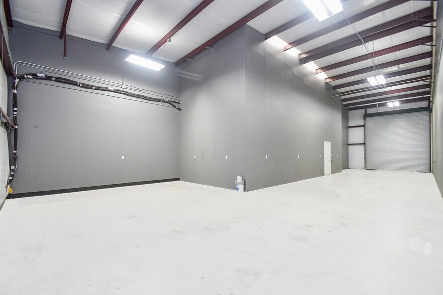 More Photos Of 21621 Rhodes Rd, Spring Warehouse For Lease