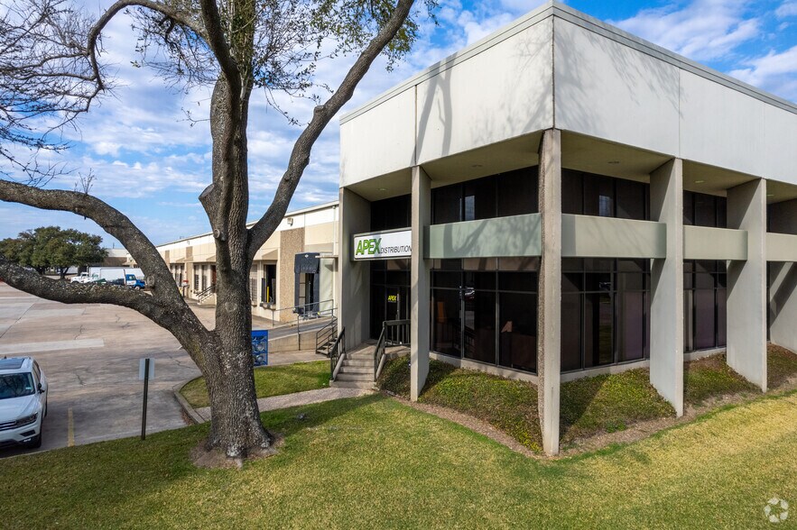 More Photos Of 9200-9230 Baythorne Dr, Houston Unknown For Lease