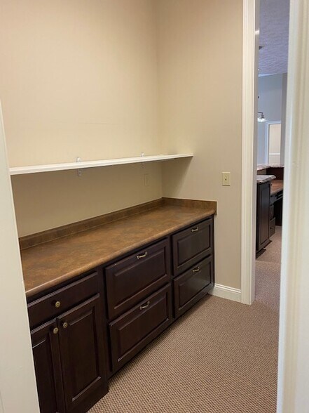 More Photos Of 3930 Mezzanine Dr, Lafayette Medical For Lease