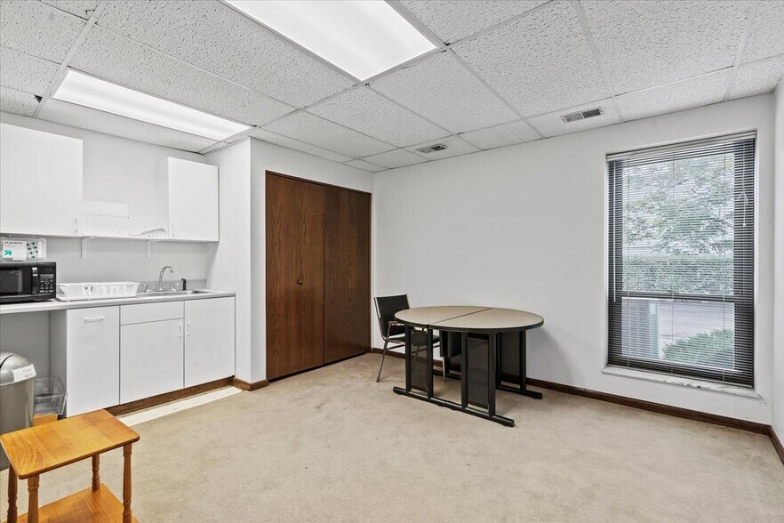 More Photos Of 200 McKnight Park Dr, Pittsburgh Office For Sale