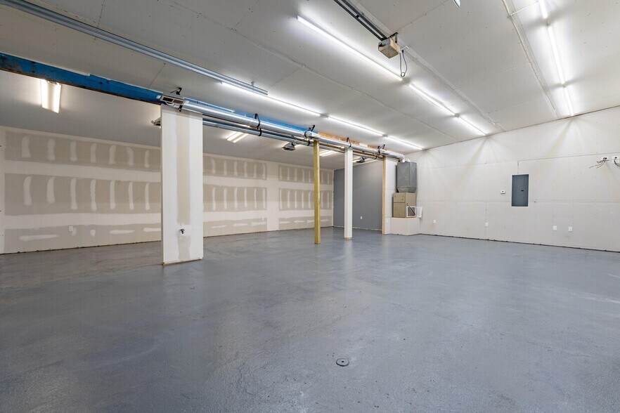 More Photos Of 414 Highway 42, Osage Beach Flex For Lease