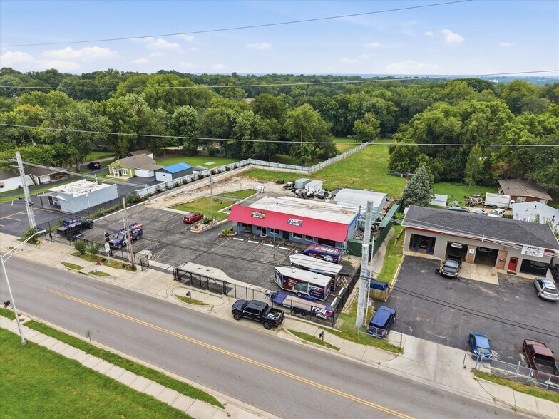 More Photos Of 7511 Leavenworth Rd, Kansas City Auto Repair For Sale