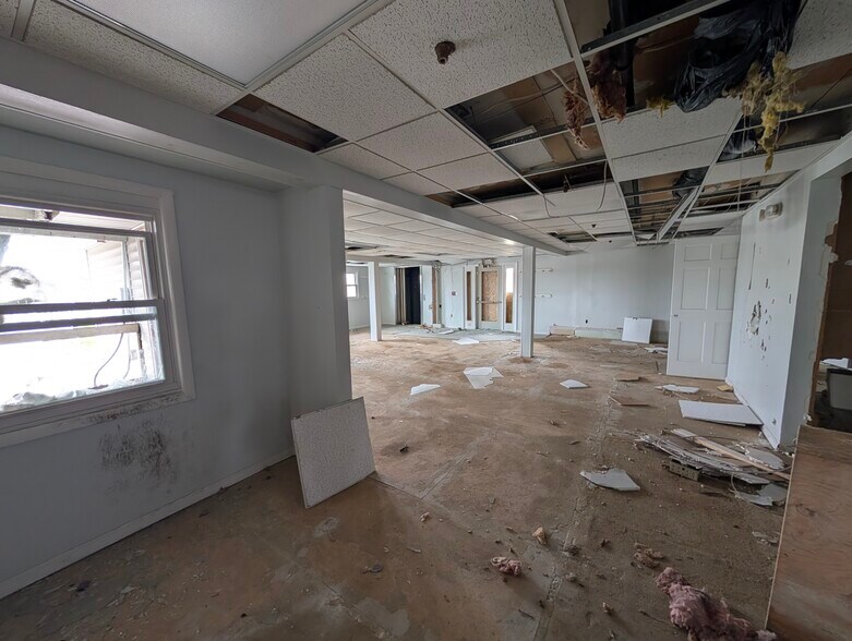 More Photos Of 2430-2440 Bowser Ave, Fort Wayne Apartments For Sale