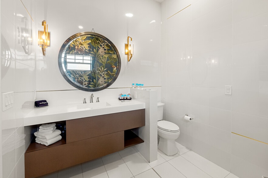 More Photos Of 1608 Lake Ave, West Palm Beach Hotel For Sale