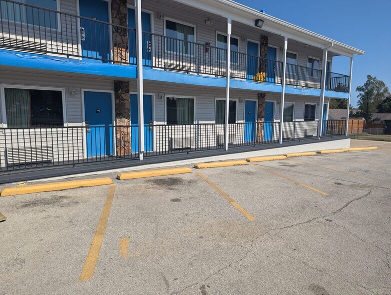 More Photos Of 1023 W Main St, Branson Hotel For Sale