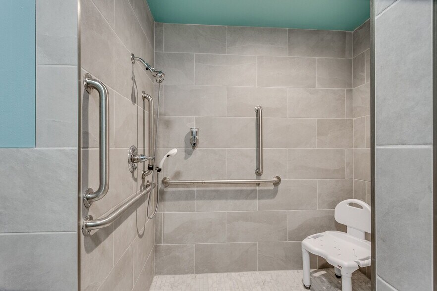 More Photos Of 20 E Dunloup Rd, Shawnee Medical For Sale