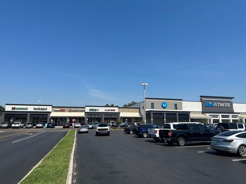 More Photos Of 2525-2543 N Dale Mabry Hwy, Tampa Storefront For Lease