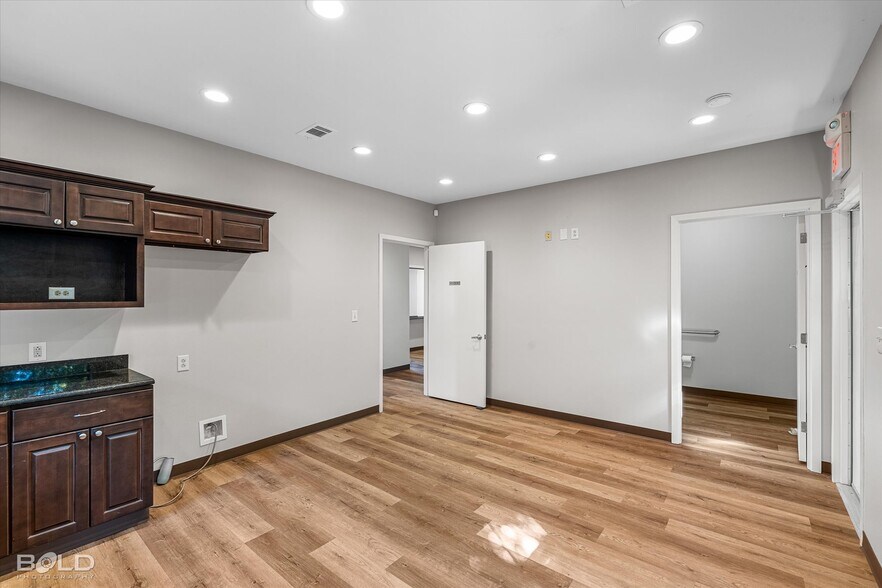 More Photos Of 3605 Youree Dr, Shreveport Office For Sale