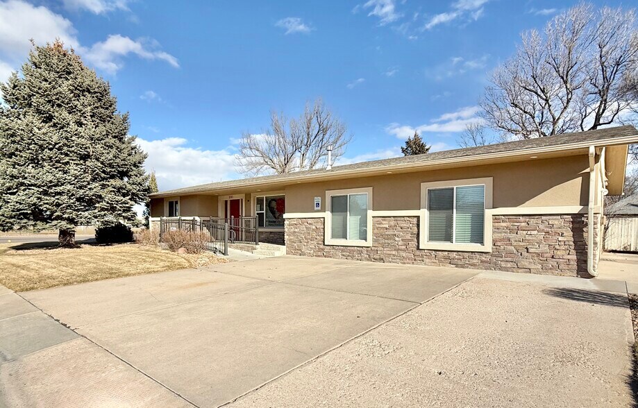 More Photos Of 201 10th St, Windsor Office For Sale