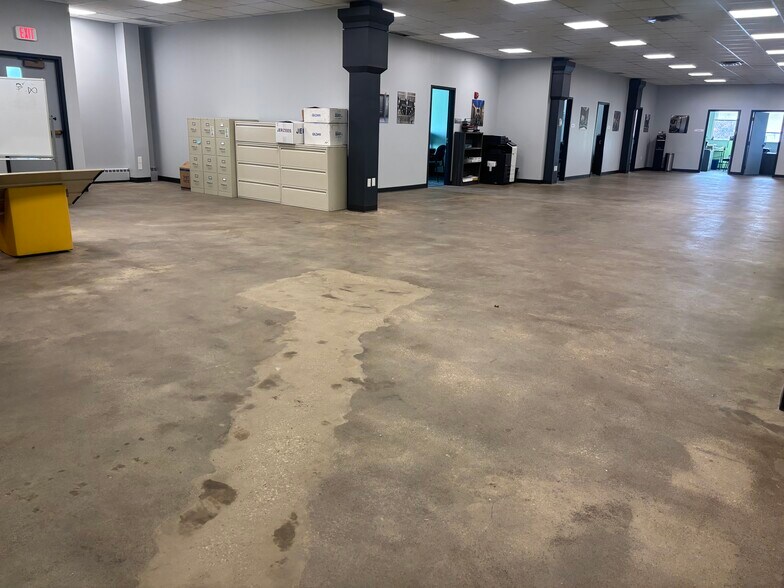 More Photos Of 360 Highland Rd E, Macedonia Office For Lease