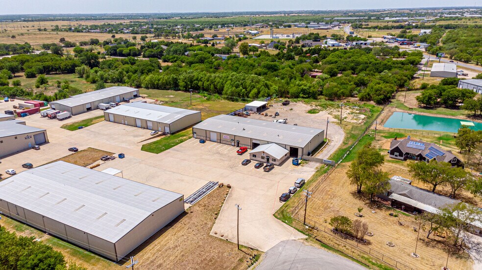 More Photos Of 350 English Trl, Venus Warehouse For Lease