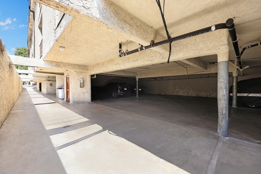 More Photos Of 332 Riverdale Dr, Glendale Apartments For Sale