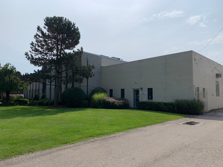 More Photos Of 303-325 W Girard Ave, Madison Heights Warehouse For Sale