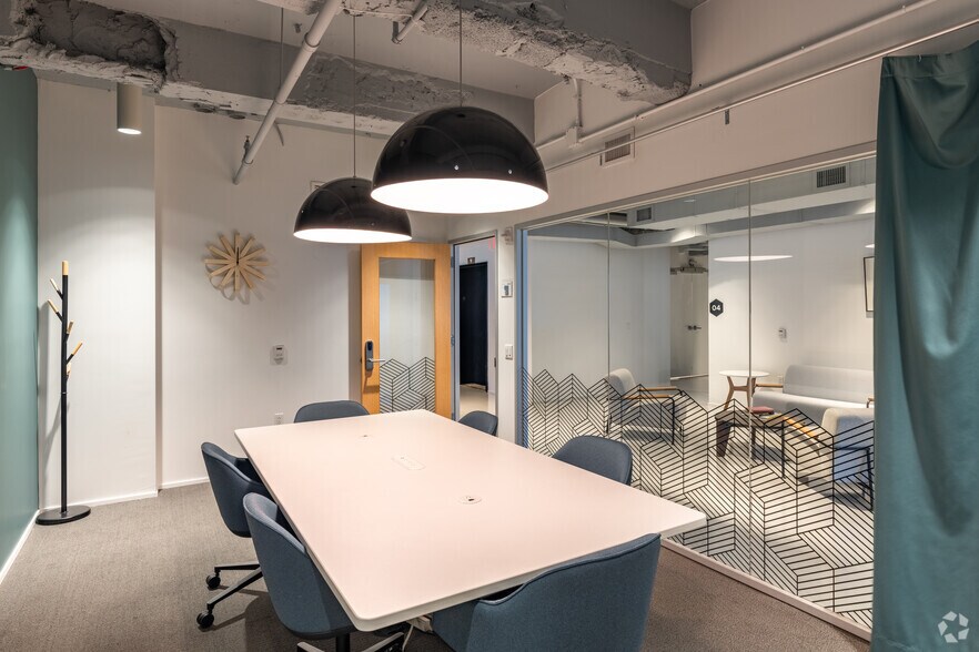 More Photos Of 405 Lexington Ave, New York Coworking Space