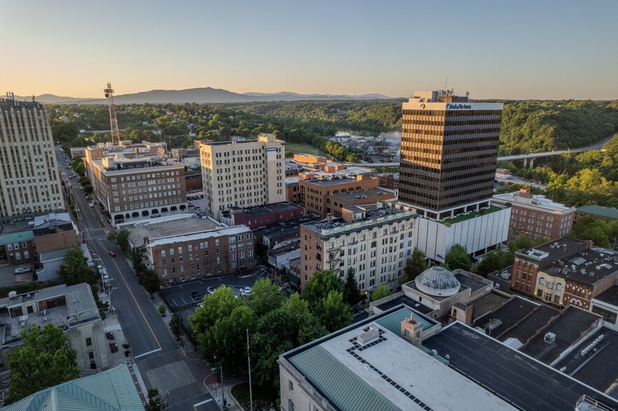 More Photos Of 828 Main St, Lynchburg Office For Lease