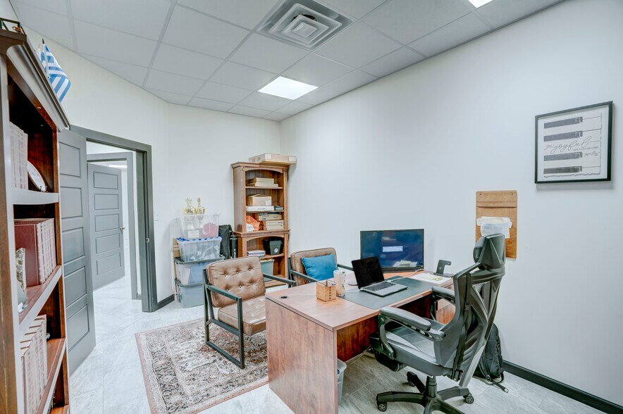 More Photos Of 300 Santa Fe Trl, Duncanville Freestanding For Sale