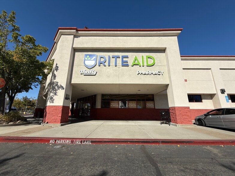 More Photos Of 4010 Manzanita Ave, Carmichael Drugstore For Sale