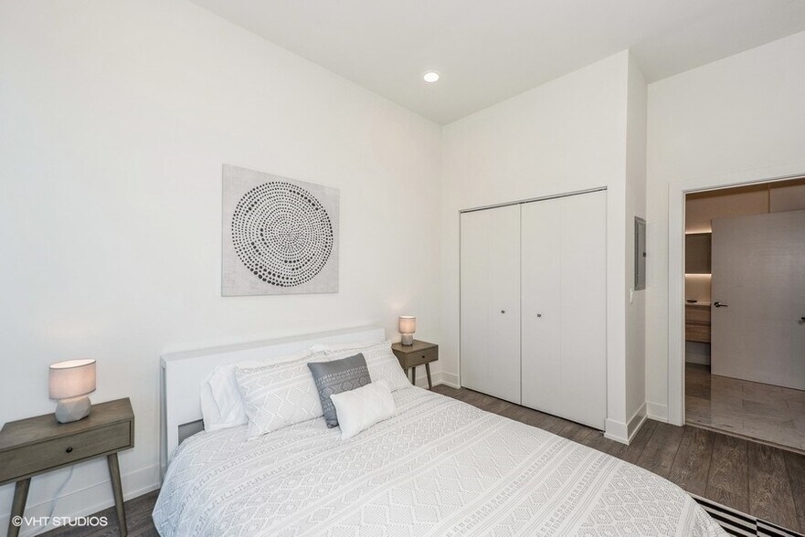 More Photos Of 847 N Larrabee St, Chicago Apartments For Sale