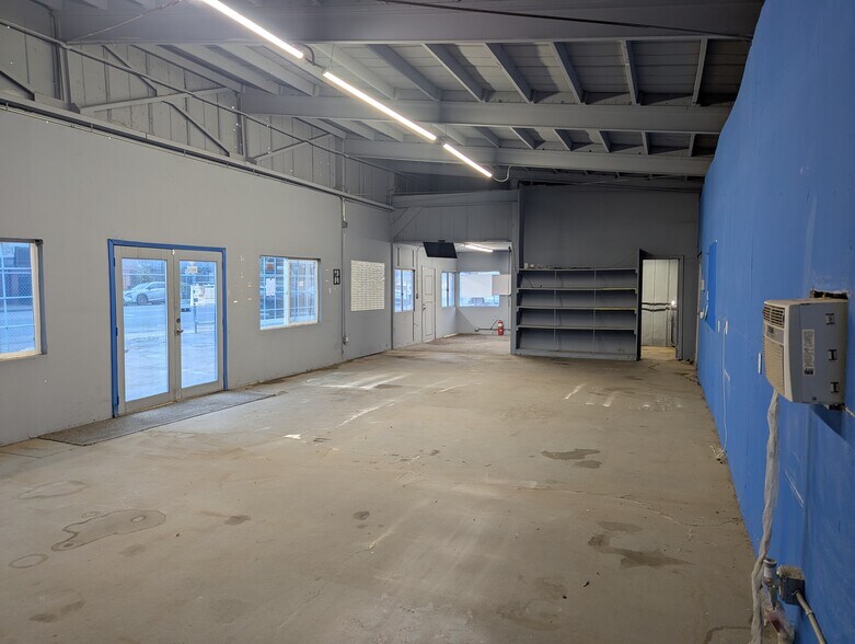 More Photos Of 2024 Q St, Bakersfield Unknown For Lease
