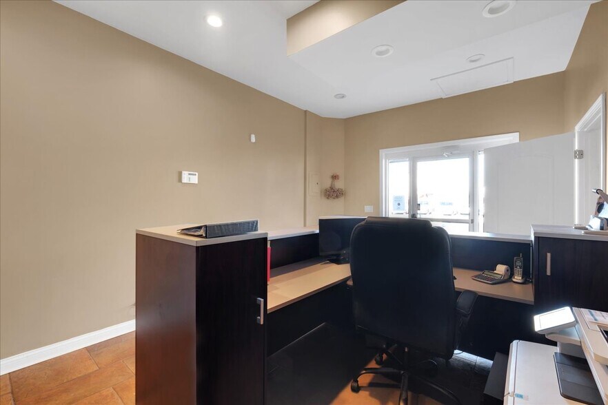 More Photos Of 1518 Petunia Ave, Louisville Warehouse For Sale