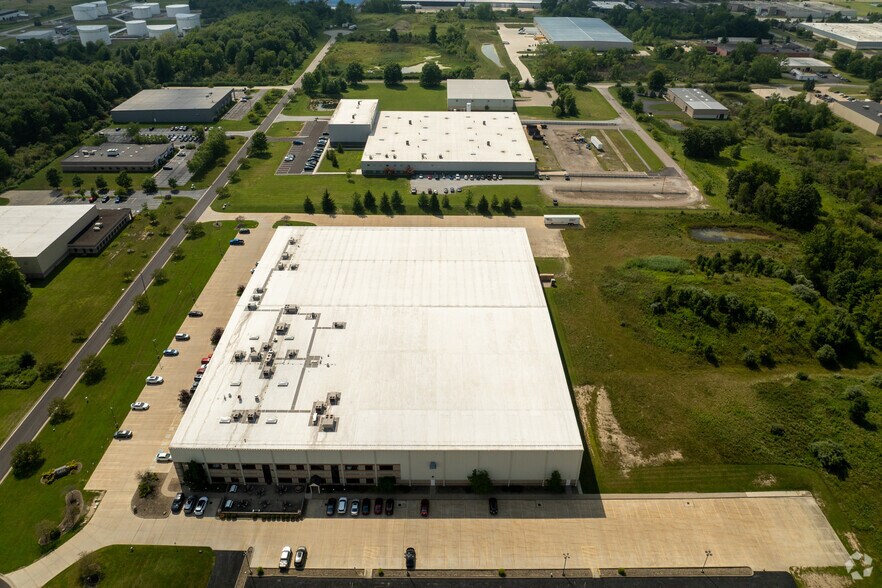 More Photos Of 325 Campus Dr, Aurora Light Manufacturing For Lease