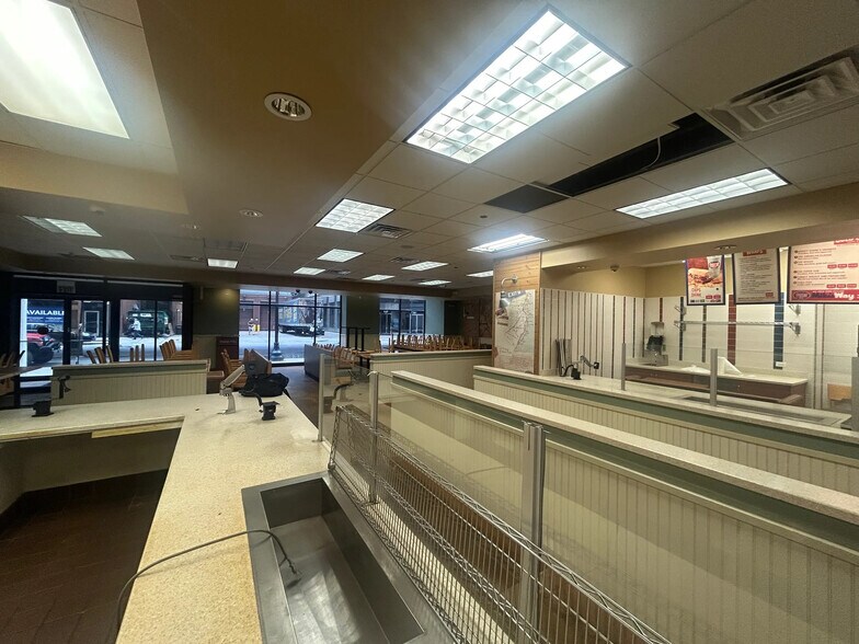 More Photos Of 205 W Randolph St, Chicago Office For Lease