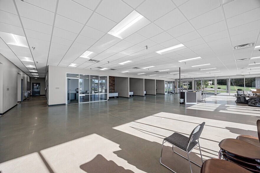 More Photos Of 3301 Eastend Ave, Humboldt Auto Dealership For Sale