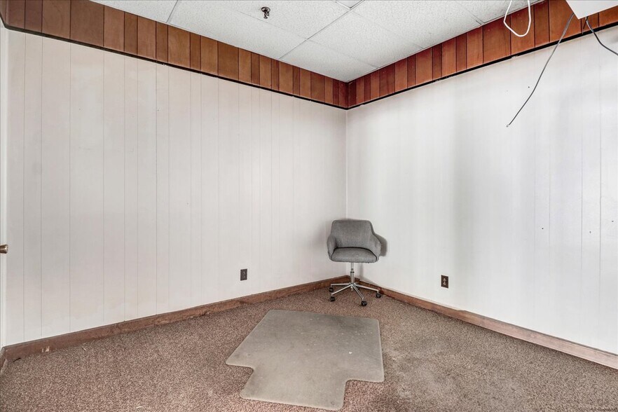 More Photos Of 501 E Market St, Smithfield Storefront For Lease