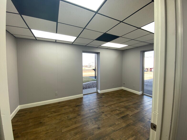 More Photos Of 8326 N County Rd W, Odessa Industrial For Lease