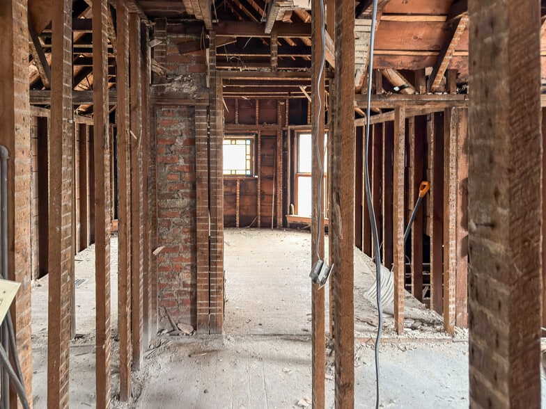 More Photos Of 8301 Lake Ave, Cleveland Flex For Sale