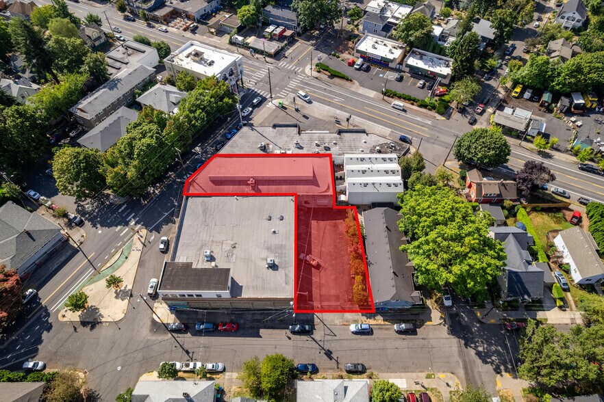 More Photos Of 535 NE 28th Ave, Portland Showroom For Lease