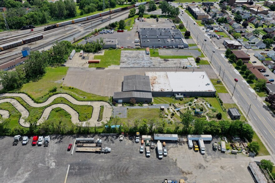 More Photos Of 19300-19400 Allen Rd, Melvindale Manufacturing For Lease