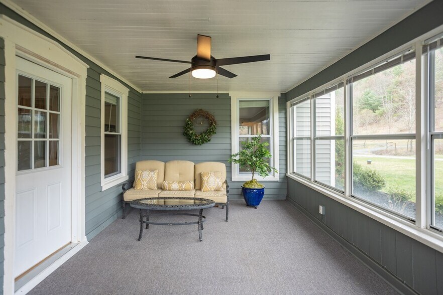 More Photos Of 211 Hanks Rd, Troy Hospitality For Sale