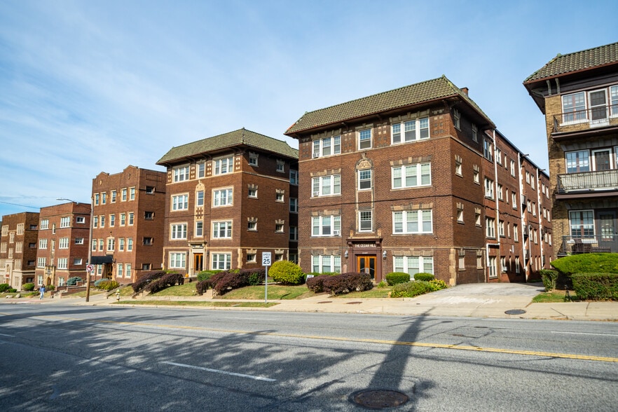 Primary Photo Of 12491-12497 Cedar Rd, Cleveland Apartments For Sale