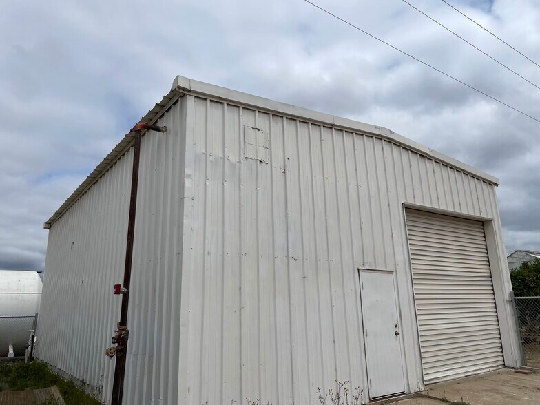 More Photos Of 26800 Encinal Rd, Salinas Manufacturing For Lease