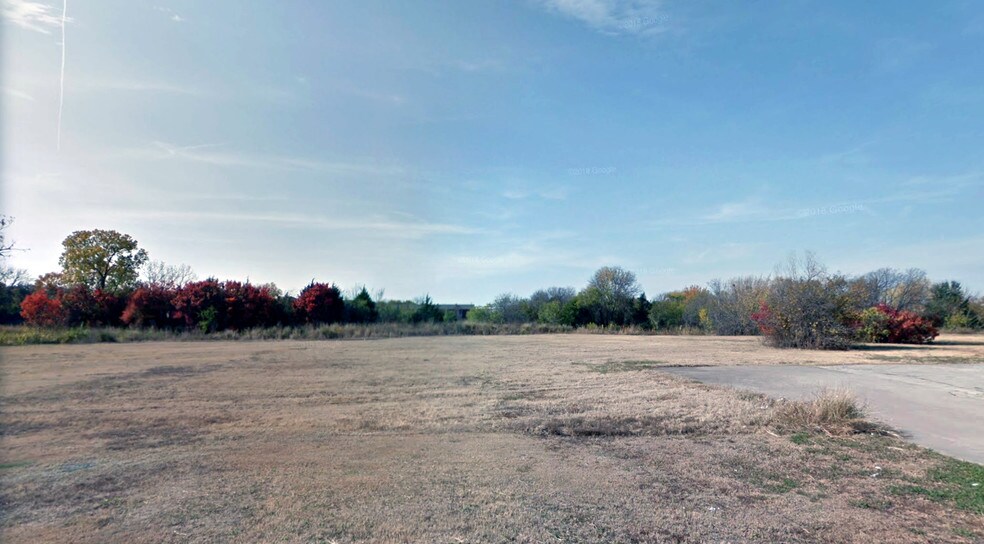 More Photos Of 601 E Pioneer Pky, Grand Prairie Land For Lease