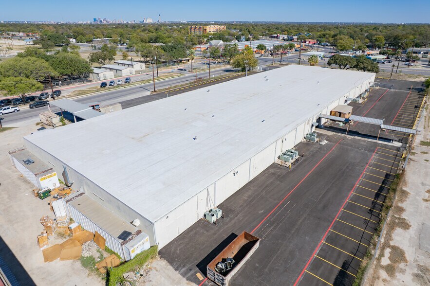 More Photos Of 5101 S Zarzamora St, San Antonio Manufacturing For Sale