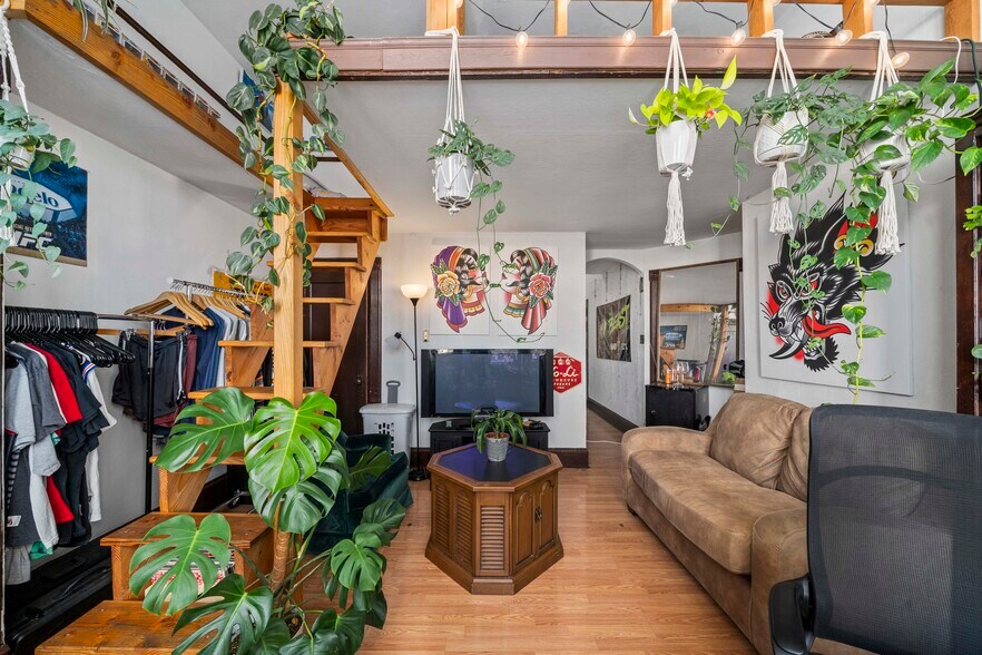 More Photos Of 309 N Pearl St, Ellensburg Storefront Retail Residential For Sale