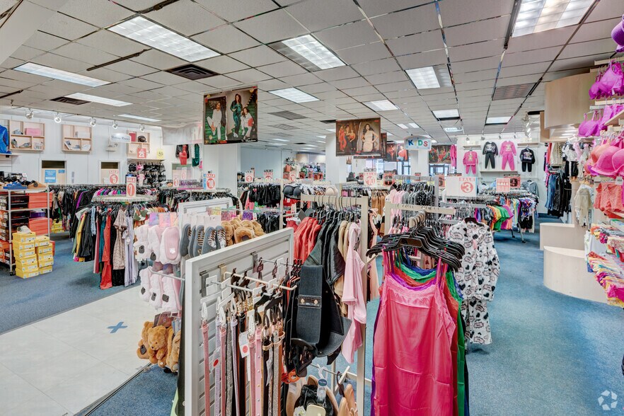 More Photos Of 6312 S Halsted St, Chicago Freestanding For Sale