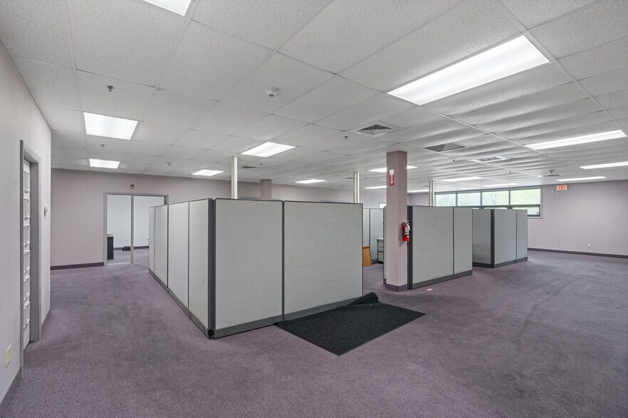 More Photos Of 26 Sears Way, West Springfield Distribution For Lease